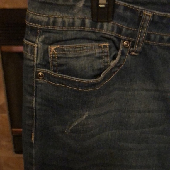 Denim capris semi distressed Embroidered pockets size 14 - Picture 4 of 12